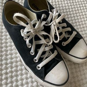 Converse Tennis Shoes
